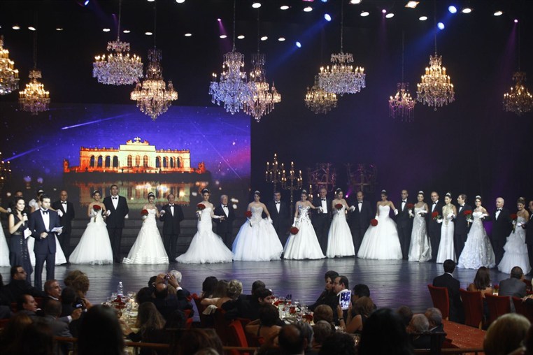 Bal des Debutantes 2012 